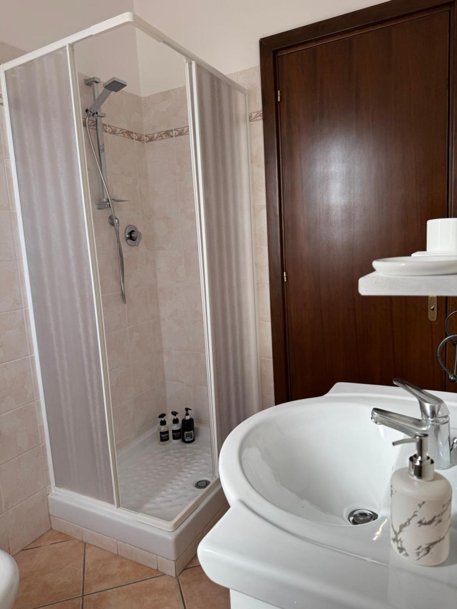 Guest House La Casaccia Fiumicino Luaran gambar